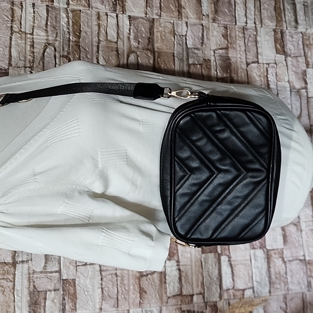 HERALD Black Quilted Crossbody Bag